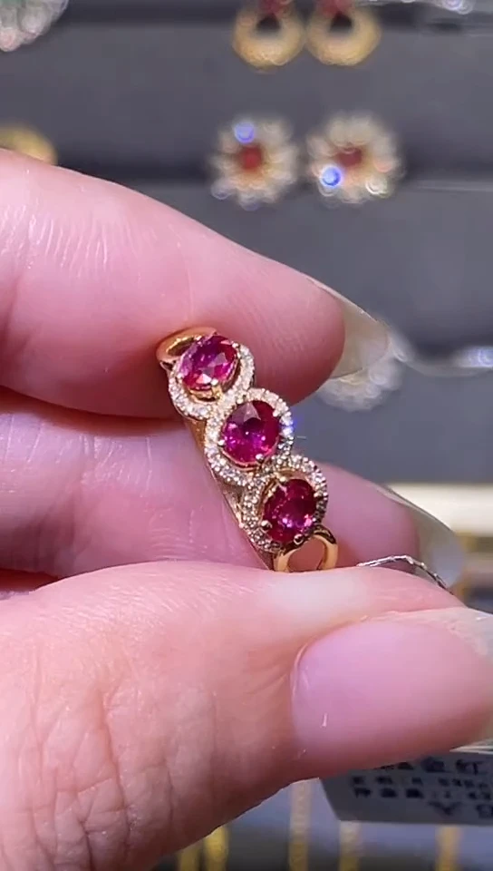 18K金镶嵌戒指红宝石0.53ct