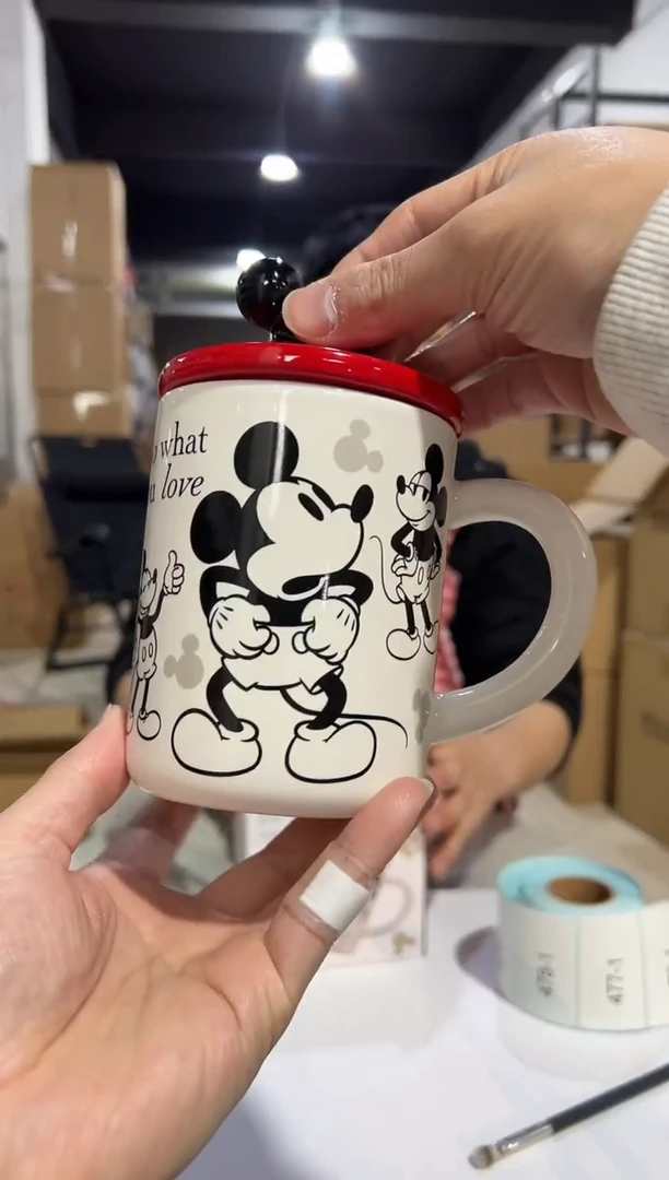 【闪购商品】杯原盒米奇手稿带盖杯