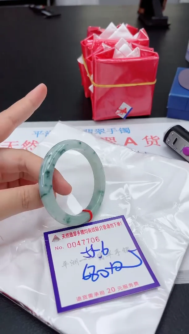 翡翠手镯未镶嵌1
