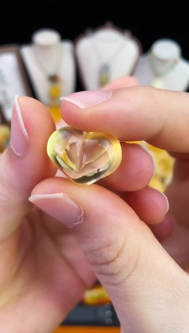 琥珀未镶嵌珠宝奇石柒月