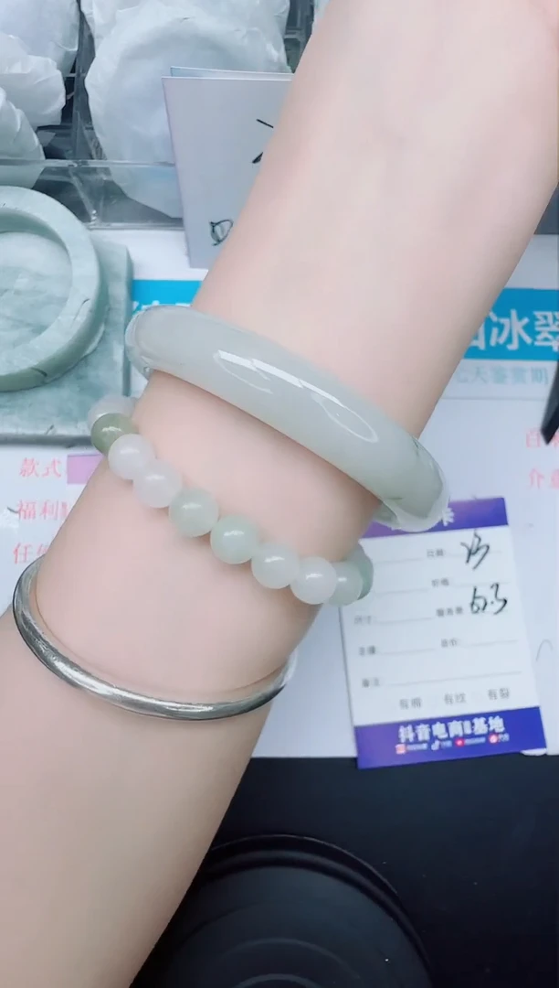 石英质玉手镯未镶嵌23/62.3