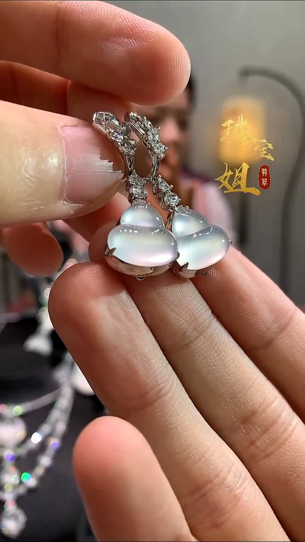 18K金镶嵌翡翠耳饰耳饰