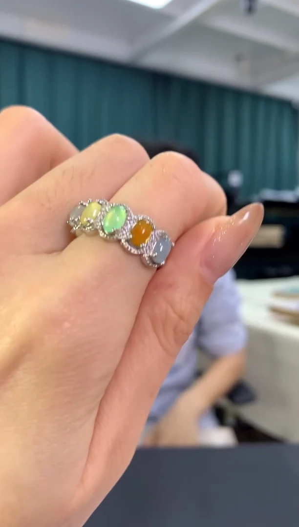 未镶嵌戒指翡翠戒指