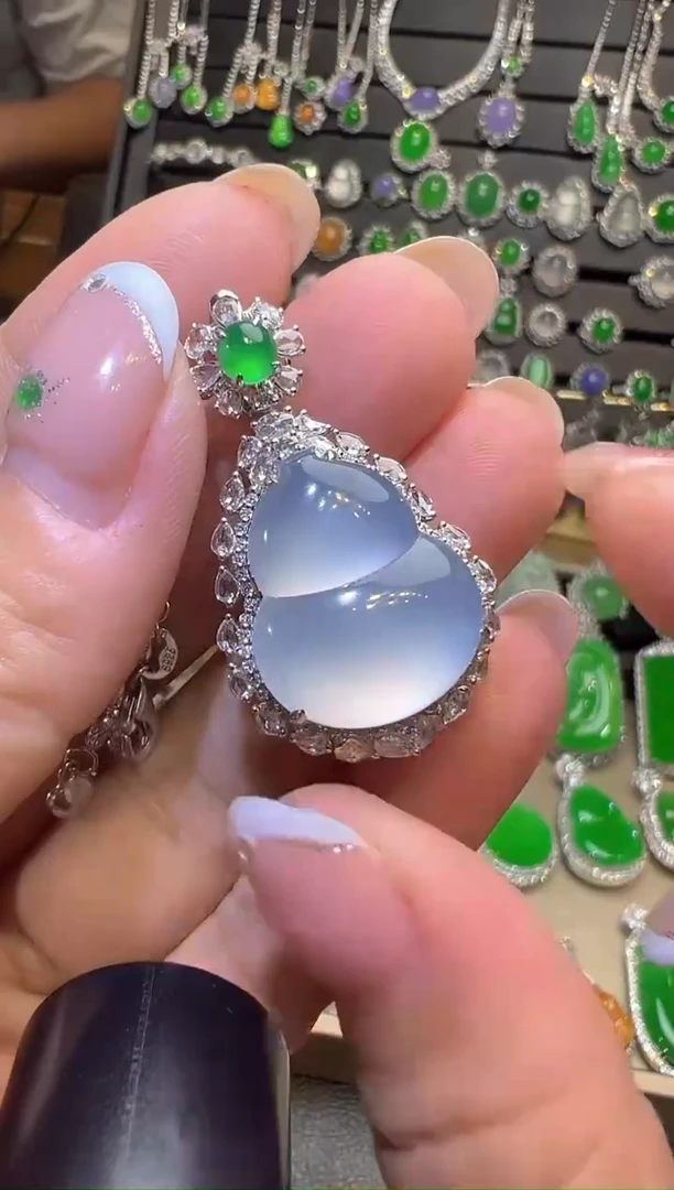 吊坠(不含链)18K金镶嵌翡翠天***子葫芦