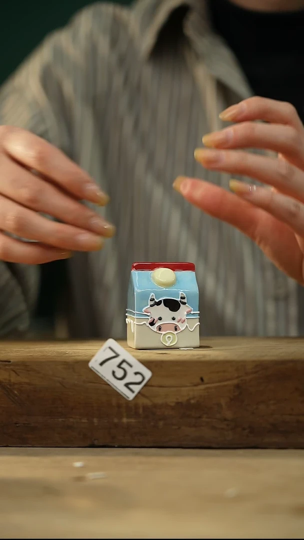 【闪购商品】瓷片新品 设计师手作款 可爱奶牛系列冰箱贴