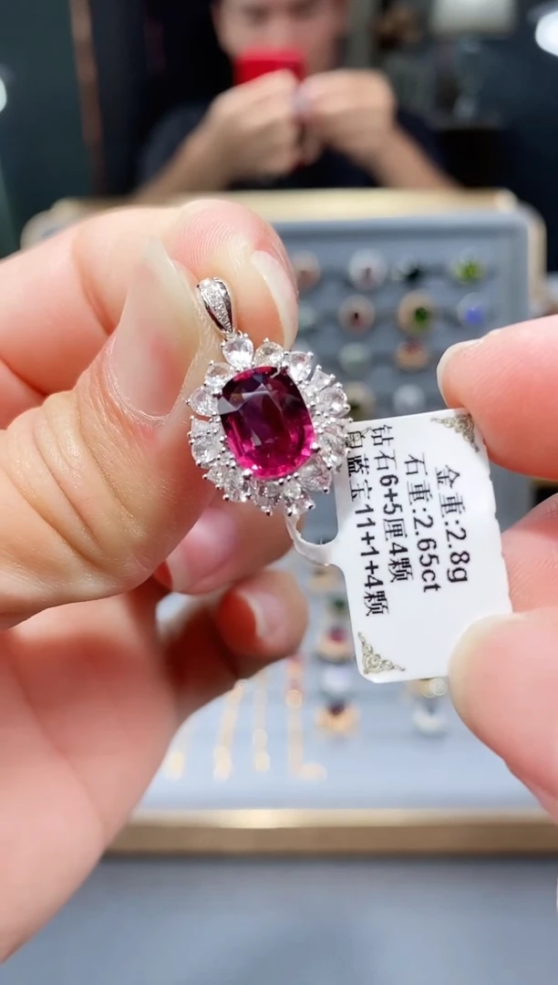 18K金镶嵌颈饰碧玺2.65.