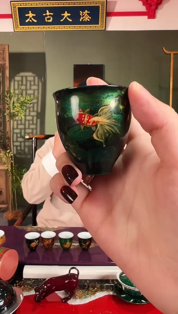 极光绿手绘金鱼一口杯-太古大漆