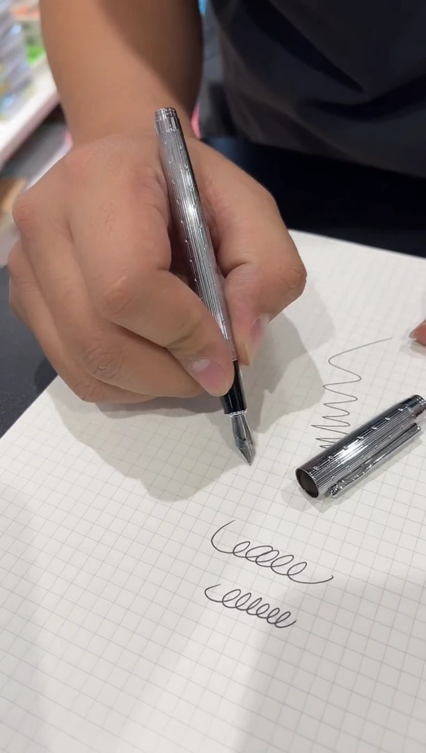 宝克128钢笔一支