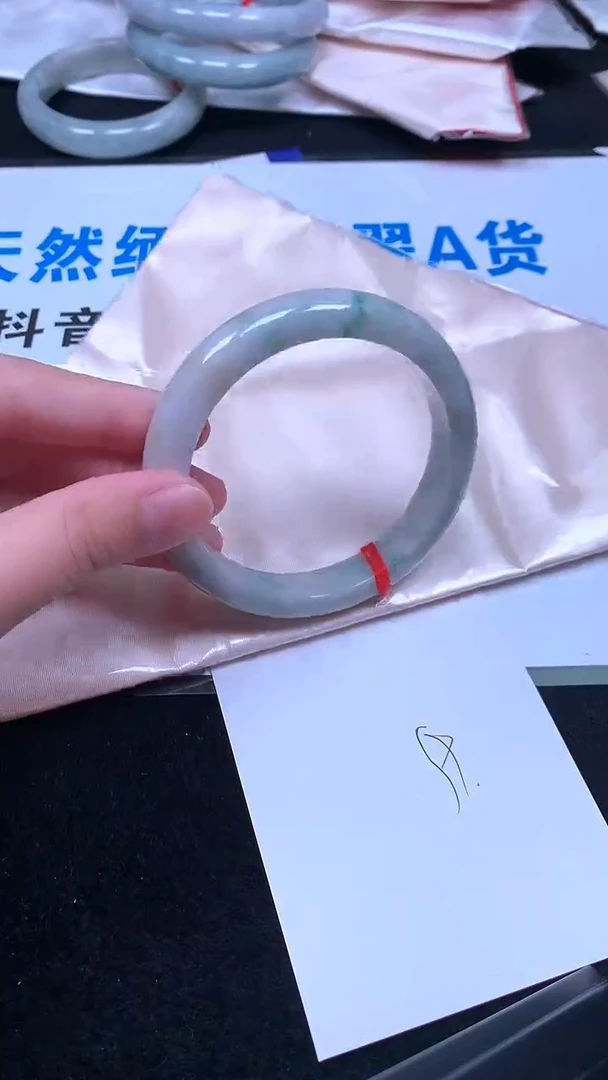 未镶嵌手镯翡翠.