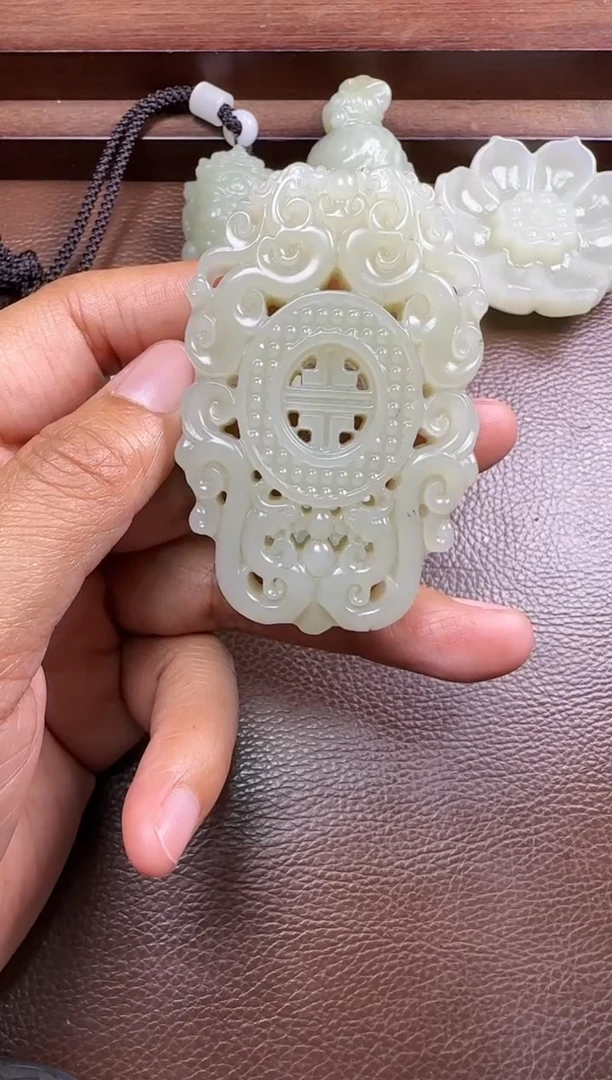 未镶嵌和田玉挂件和田玉挂件