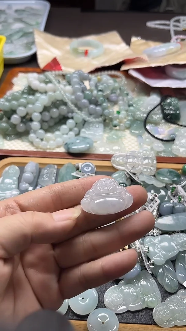 颈饰未镶嵌翡翠@****?佛公