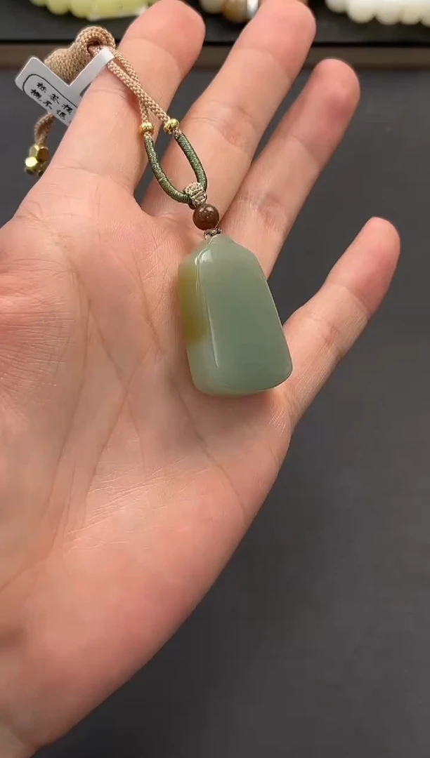 未镶嵌手串和田玉且末金山糖青白无事牌微色差