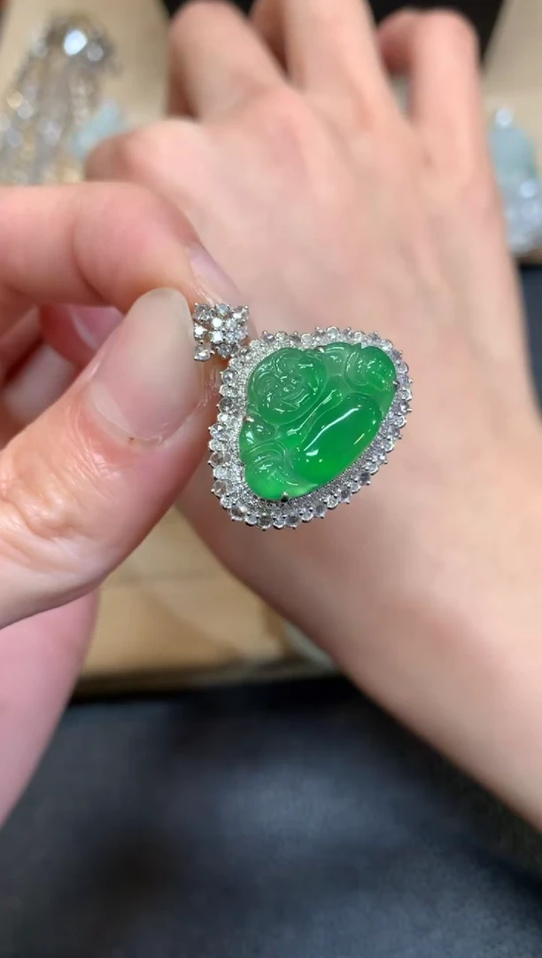 【闪购商品】翡翠颈饰18K金镶嵌佛公【无服务费】