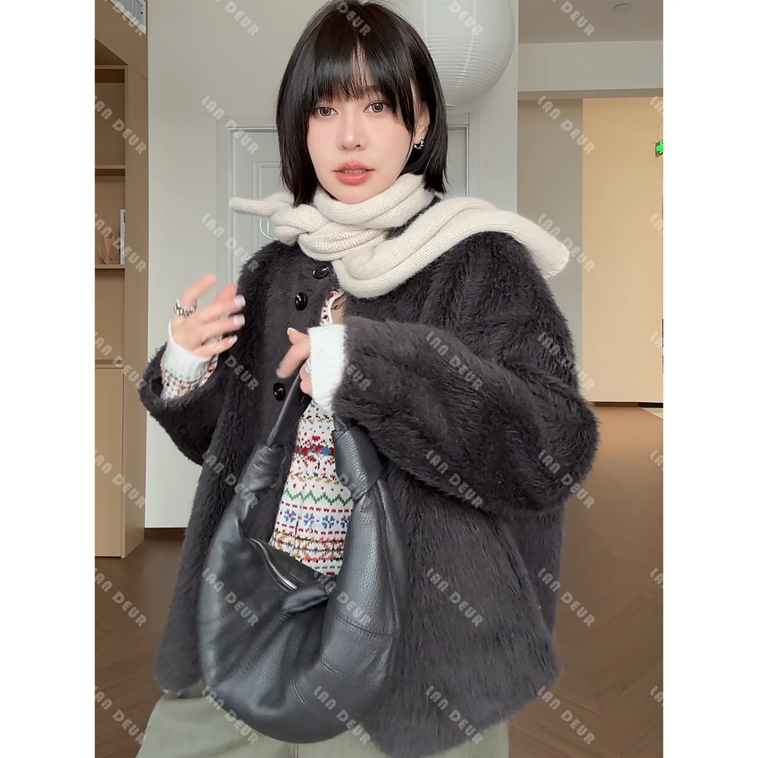 【闲庭漫步】气质简约宽松秋冬纯色轻奢贵气减龄保暖毛毛外套女