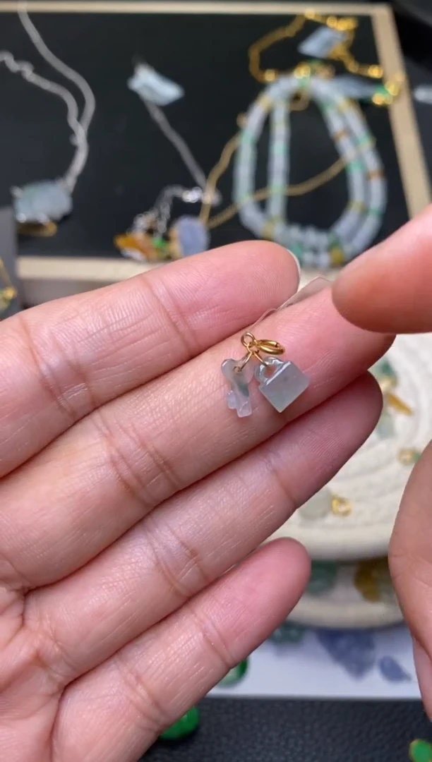 颈饰18K金镶嵌翡翠净货1180
