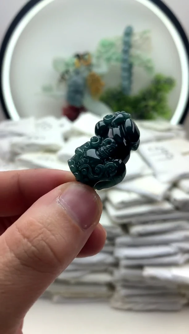 翡翠未镶嵌颈饰?****）挂件