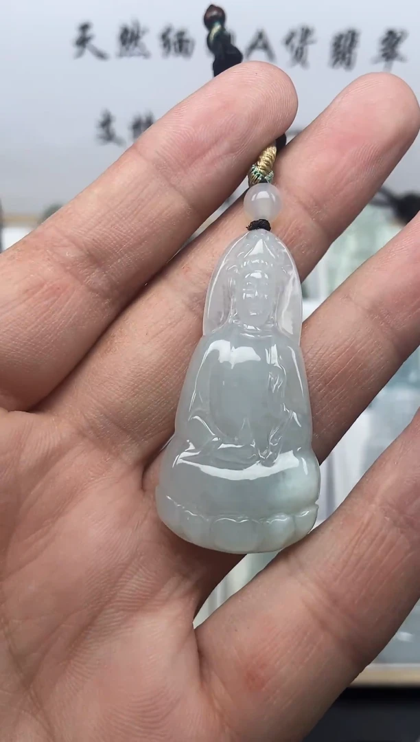颈饰未镶嵌翡翠素衣观音