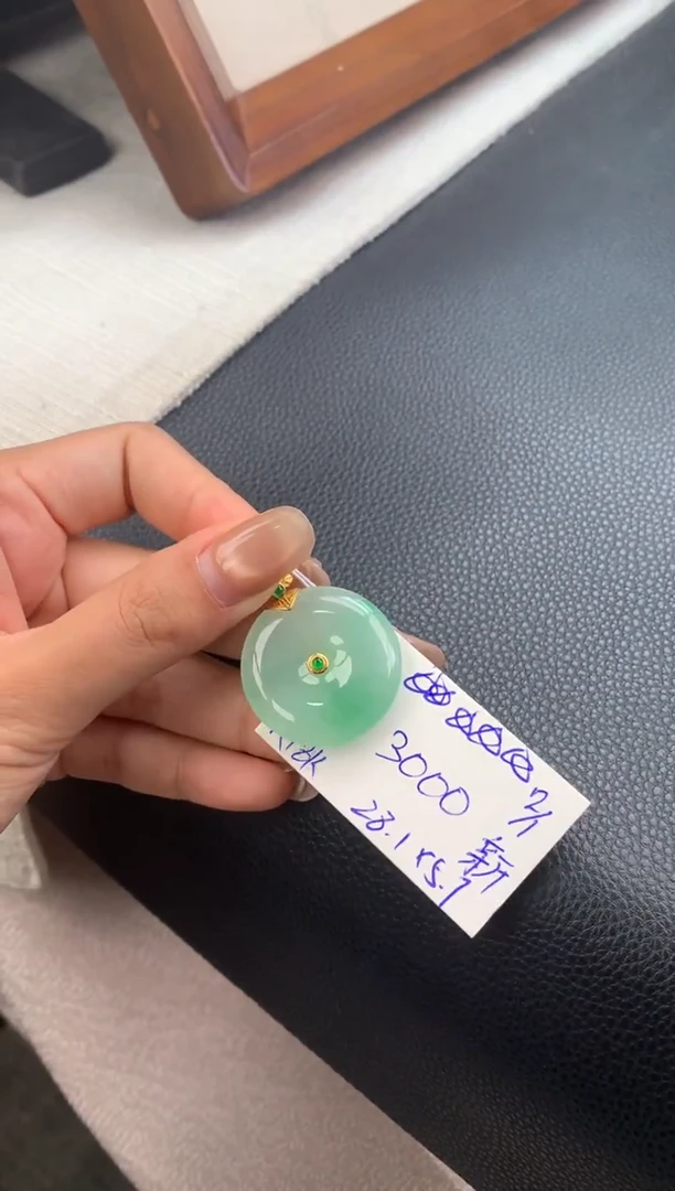 颈饰18K金镶嵌翡翠假一赔三