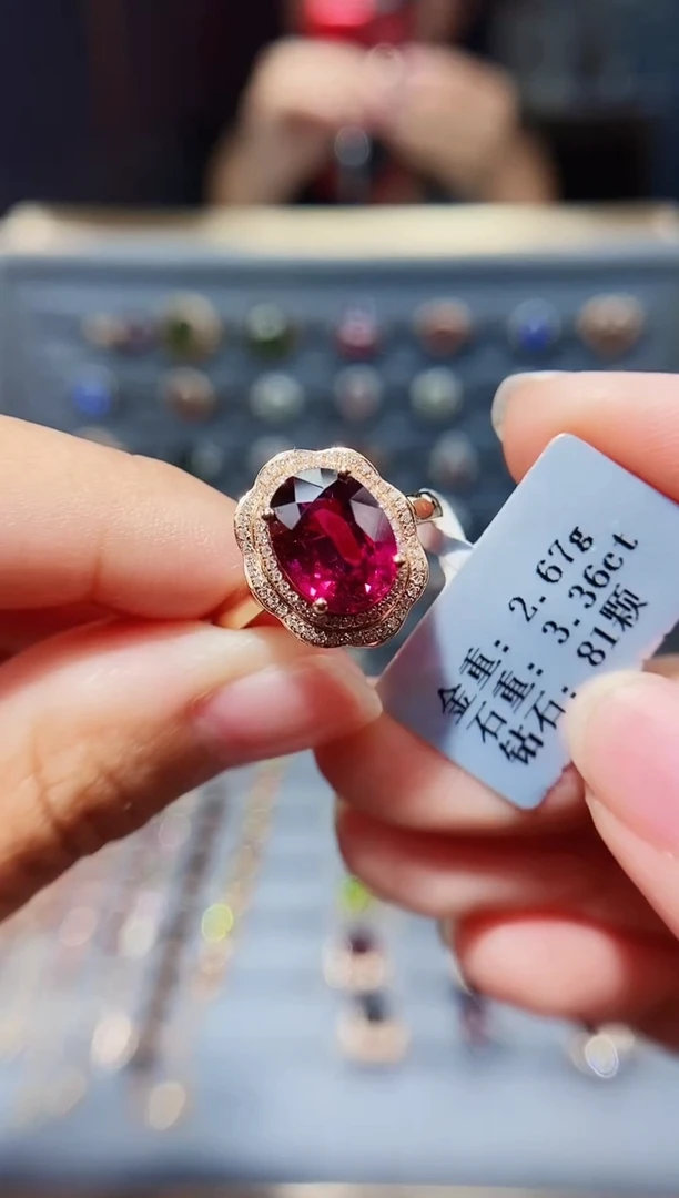 18K金镶嵌戒指红宝石3.36.