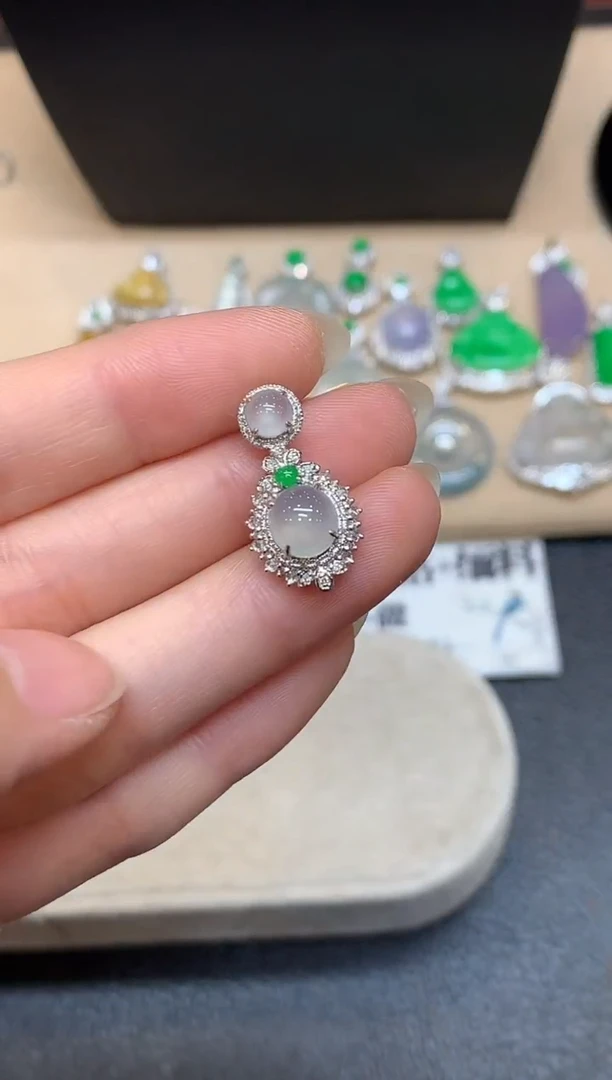 颈饰18K金镶嵌翡翠蛋面【无服务费