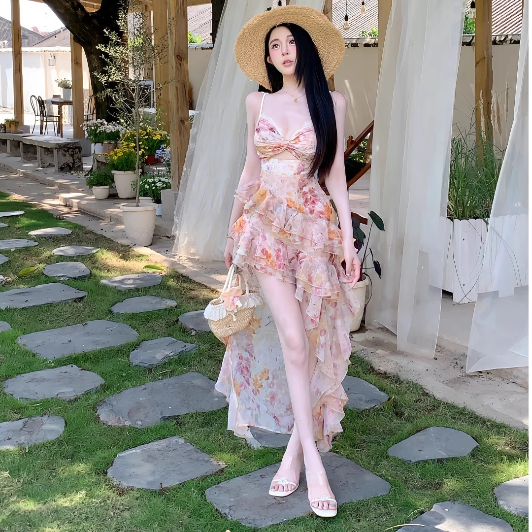 度假风吊带连衣裙女2025春季新款荷叶边不规则碎花裙茶歇裙子女