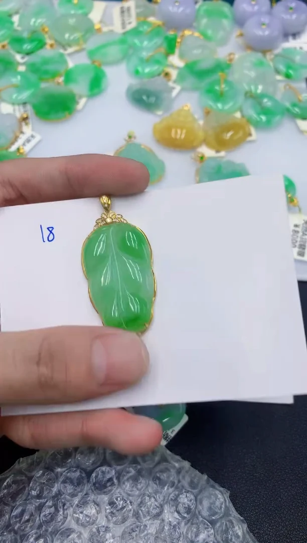 颈饰18K金镶嵌翡翠111111