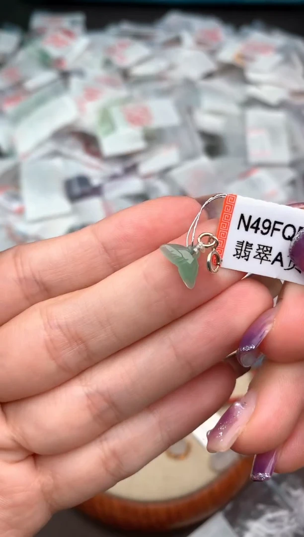 未镶嵌挂件翡翠—