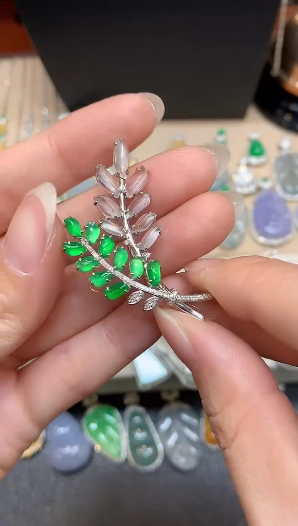 颈饰18K金镶嵌翡翠麦穗【无服务费