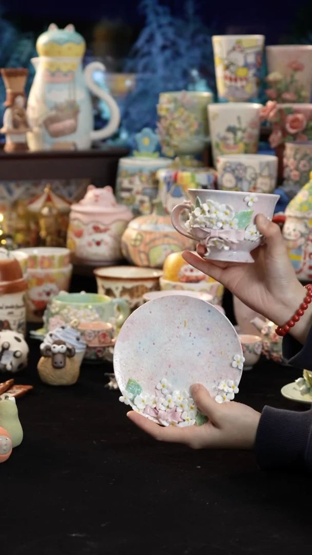 摆件陶景德镇釉下彩手绘设计师款陶瓷