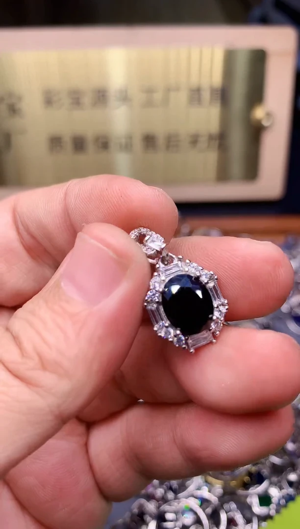 【闪购商品】蓝宝石颈饰银S925镶嵌........