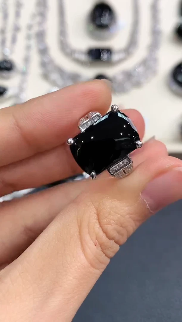 【闪购商品】翡翠戒指18K金镶嵌D92