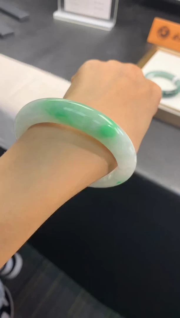 【闪购商品】翡翠手镯未镶嵌...................
