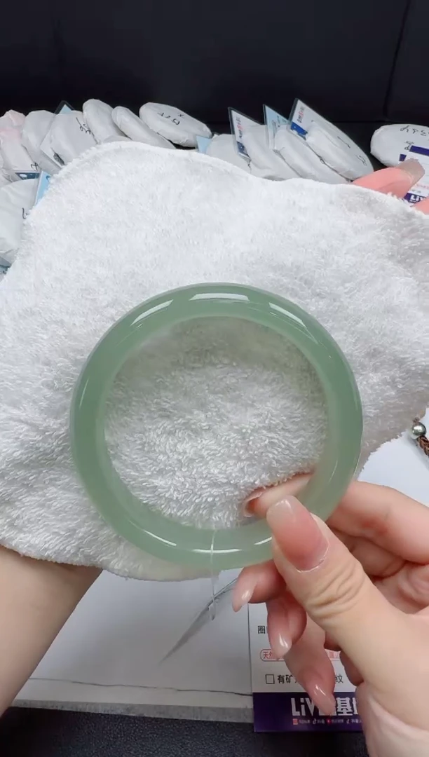 未镶嵌手镯石英质玉067-6465