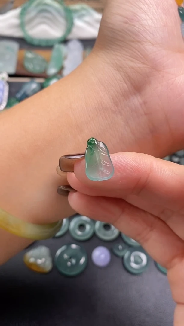 颈饰未镶嵌翡翠芭蕉叶