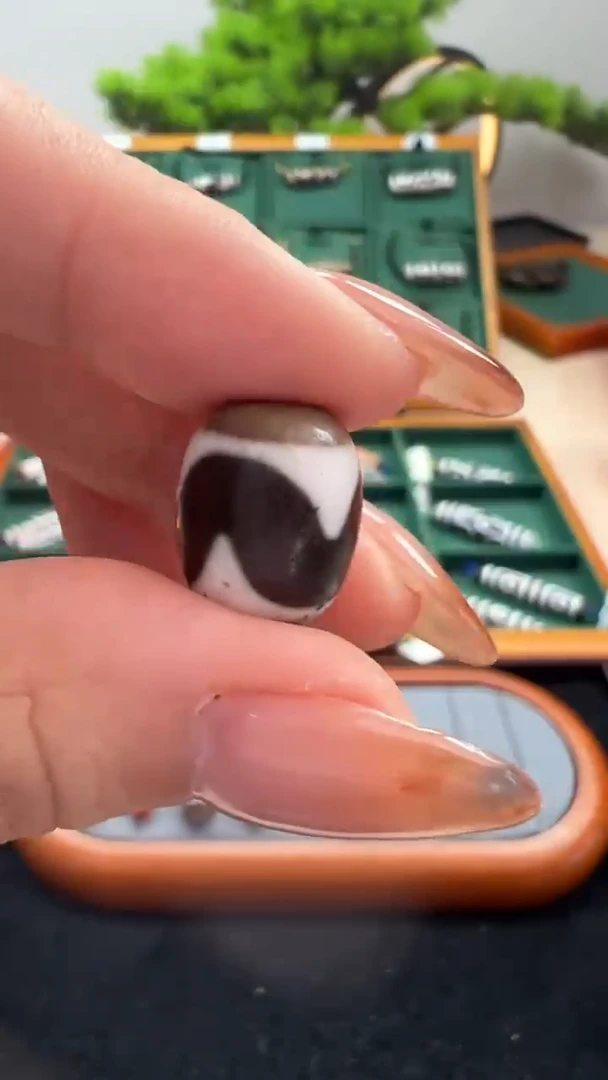 玛瑙/玉髓（覆膜）颈饰未镶嵌64.（微瑕随机发货）