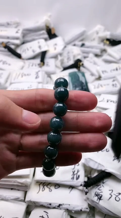 翡翠未镶嵌颈饰手串