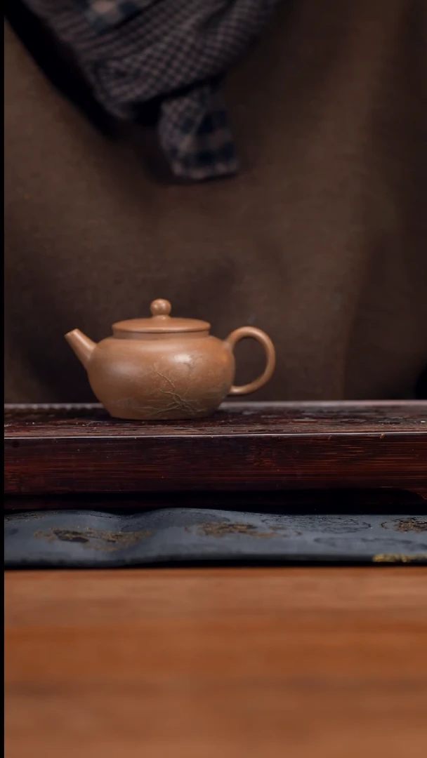 【闪购商品】紫砂茶壶160cc黄龙山原矿段泥平盖莲子