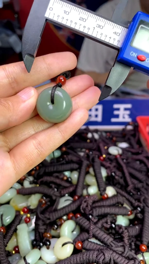 未镶嵌和田玉挂件1