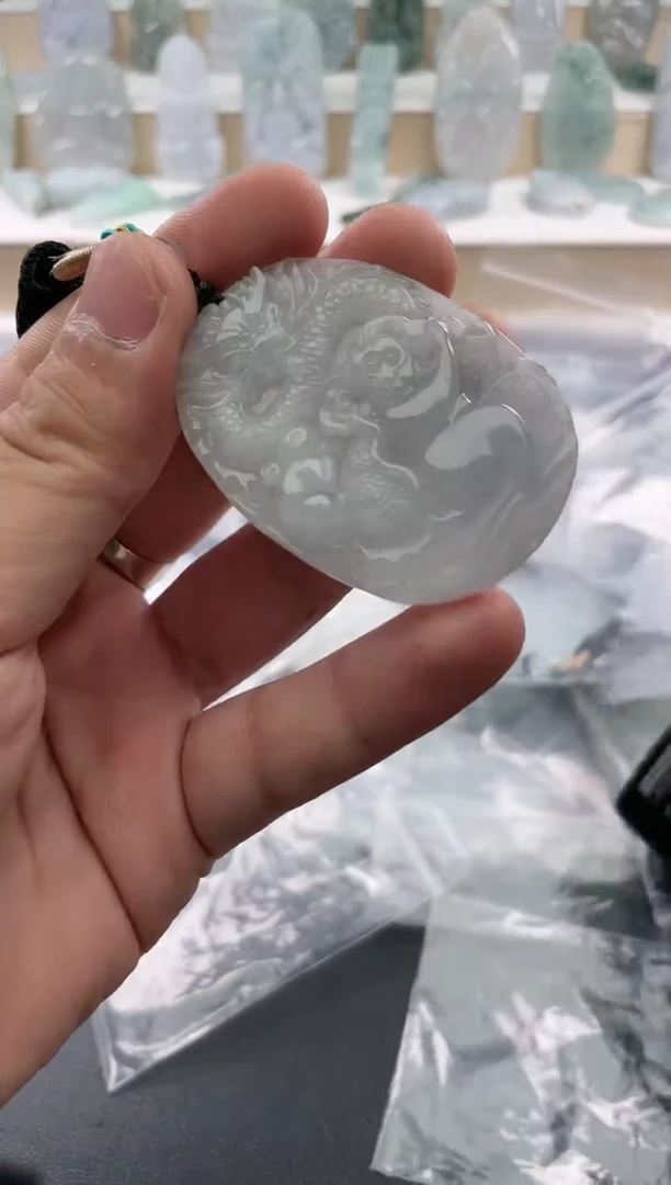 翡翠未镶嵌颈饰..../5/25/ 194