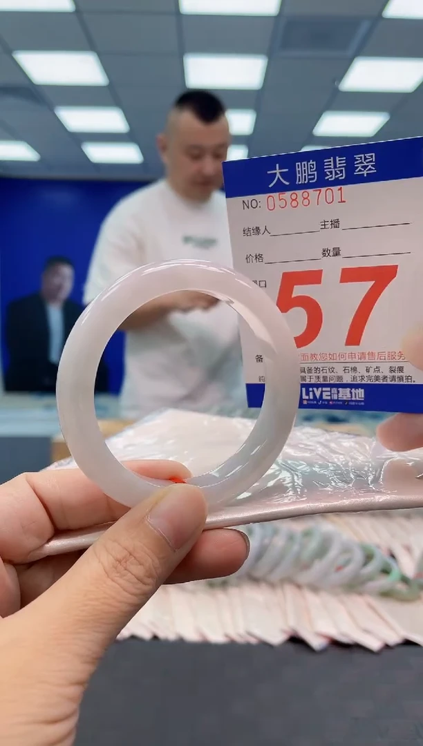 翡翠手镯未镶嵌AAAAAAAAAA