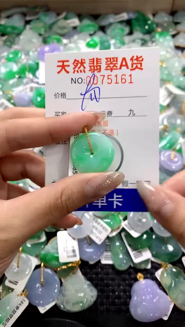 颈饰18K金镶嵌翡翠1111111111111111