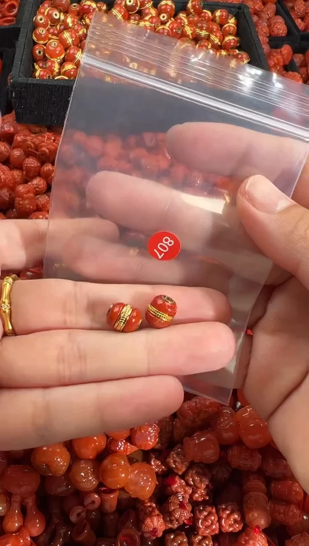 南红玛瑙未镶嵌颈饰1