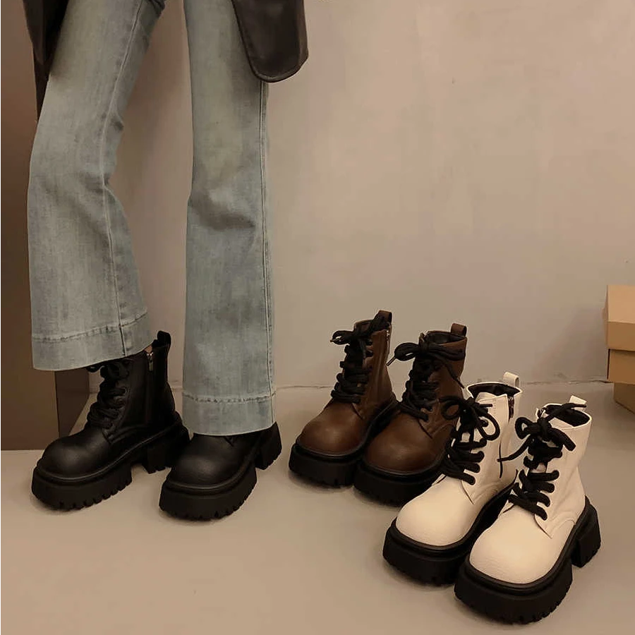 啄木鸟英伦风短靴女秋冬季新款小个子厚底短筒炸街机车马丁靴子