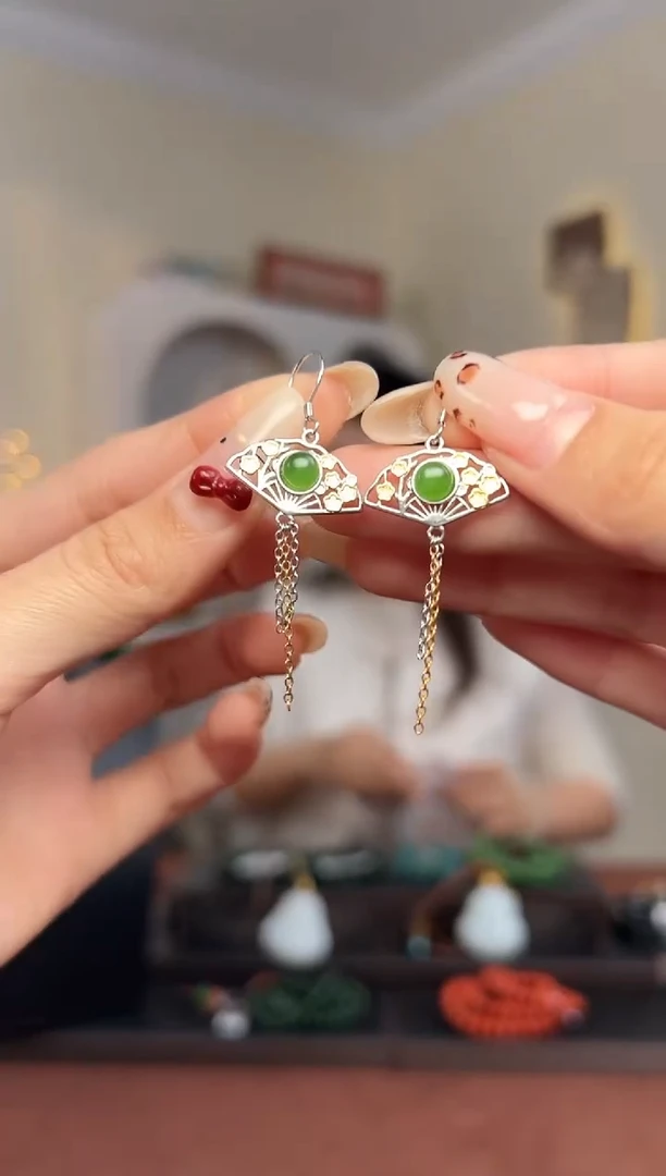 颈饰银S925镶嵌和田玉耳钉