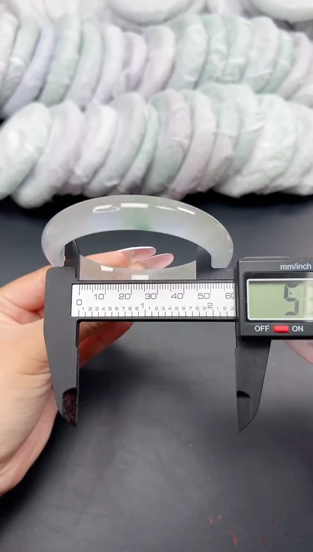 精品手镯，一物一拍J-046