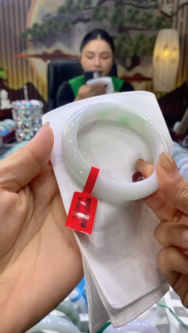 【闪购商品】翡翠未镶嵌手镯多人06022