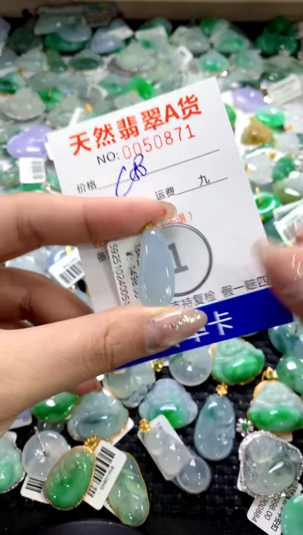 颈饰18K金镶嵌翡翠1111111111111111