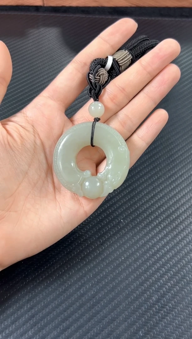 和田玉未镶嵌把件且末微色差近矿把件Kj