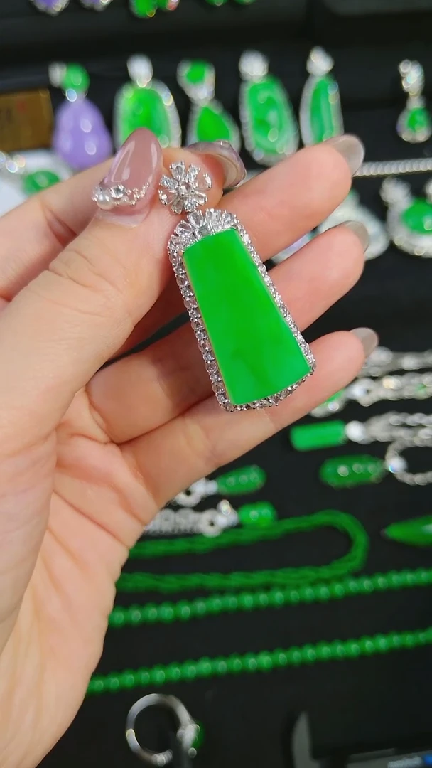 吊坠(不含链)18K金镶嵌翡翠无事牌