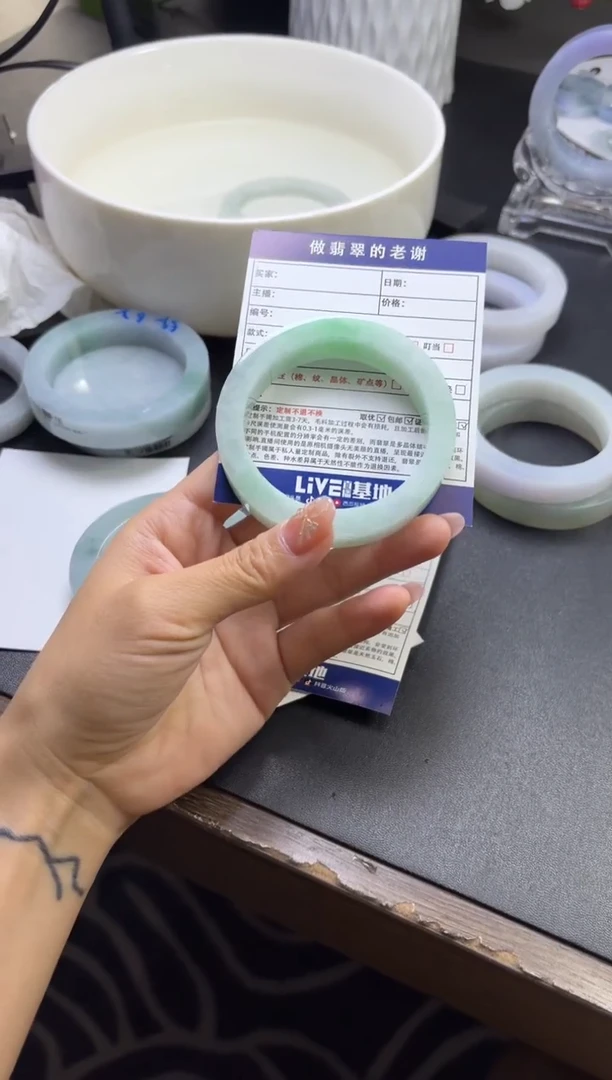 未镶嵌手镯定制翡翠一**来定制手镯不退不换